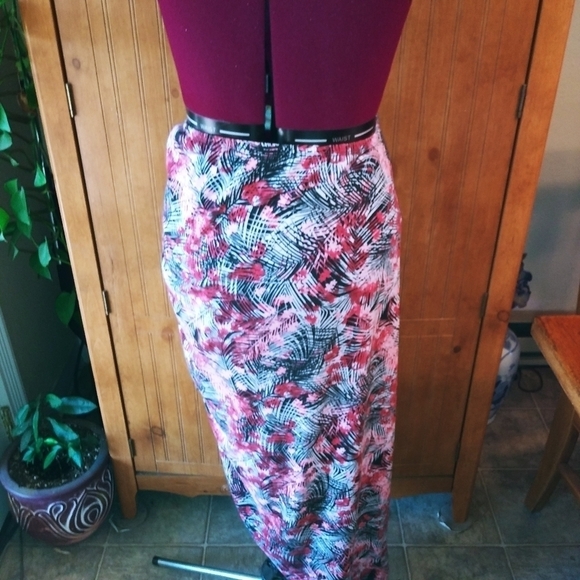 Guess Assymetrical Skirt With Split - Picture 2 of 5